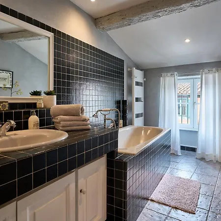 Casa Royal: Direct Cité View With Nearby Free Parking *