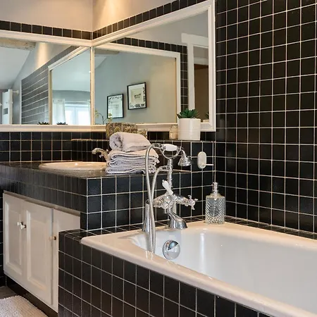 Casa Royal: Direct Cité View With Nearby Free Parking